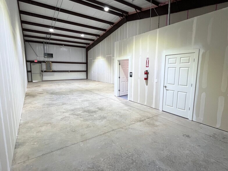 More Photos Of 3220 Cooke Way, Oklahoma City Distribution For Lease