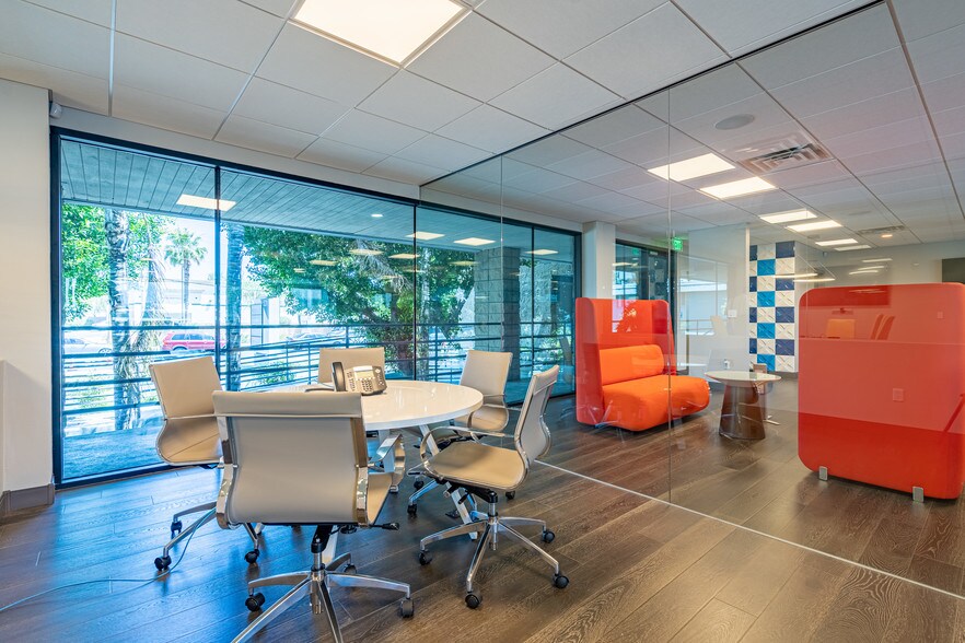 More Photos Of 531 E Bethany Home Rd, Phoenix Office For Sale