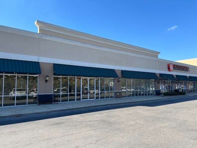 More Photos Of 250-320 S Colonial Dr, Alabaster General Retail For Lease