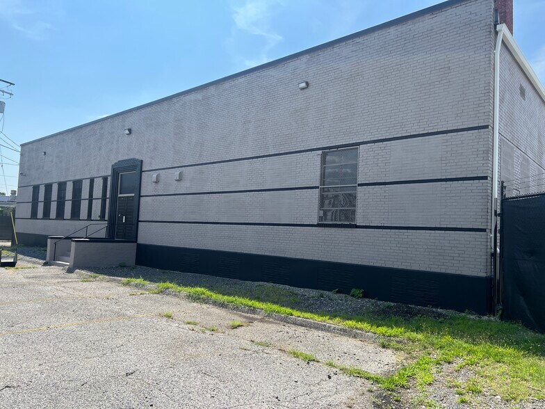 Primary Photo Of 2810 W Saratoga St, Baltimore Warehouse For Sale