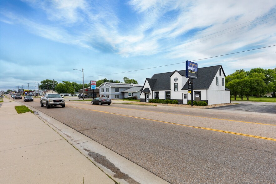 More Photos Of 904 W Union Ave, Litchfield Office For Sale