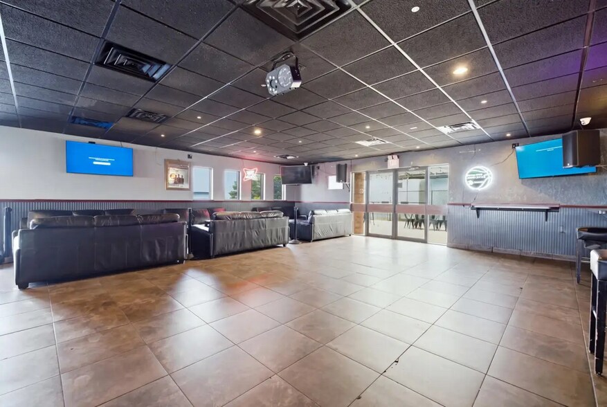 More Photos Of 8775 N 107th St, Milwaukee Restaurant For Sale