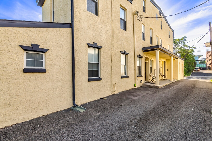 More Photos Of 121 N Broad St, Woodbury Apartments For Lease