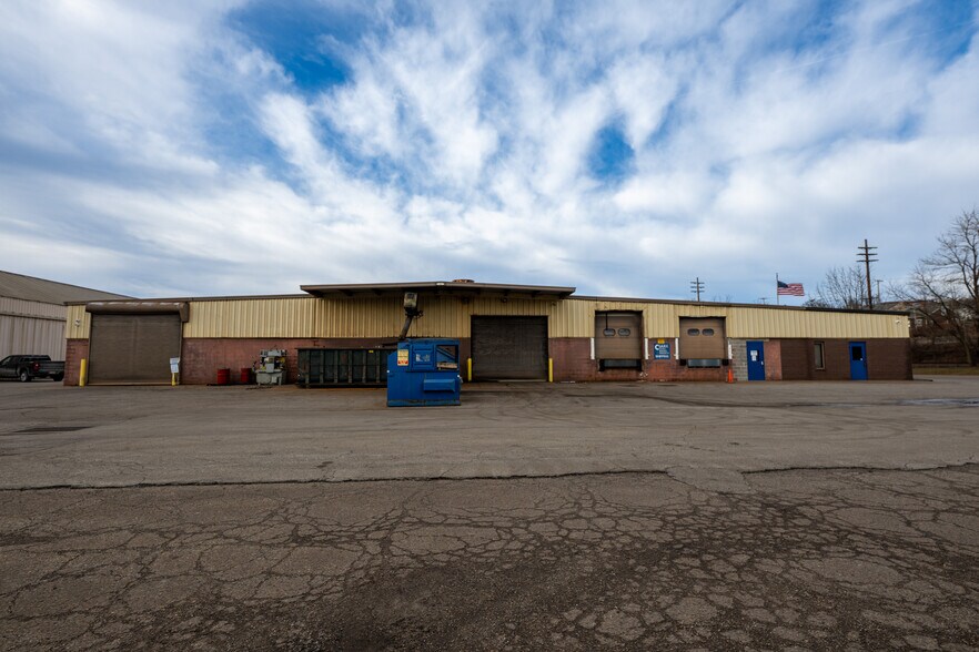 More Photos Of 320-A 4th Street St, Blawnox Service For Sale