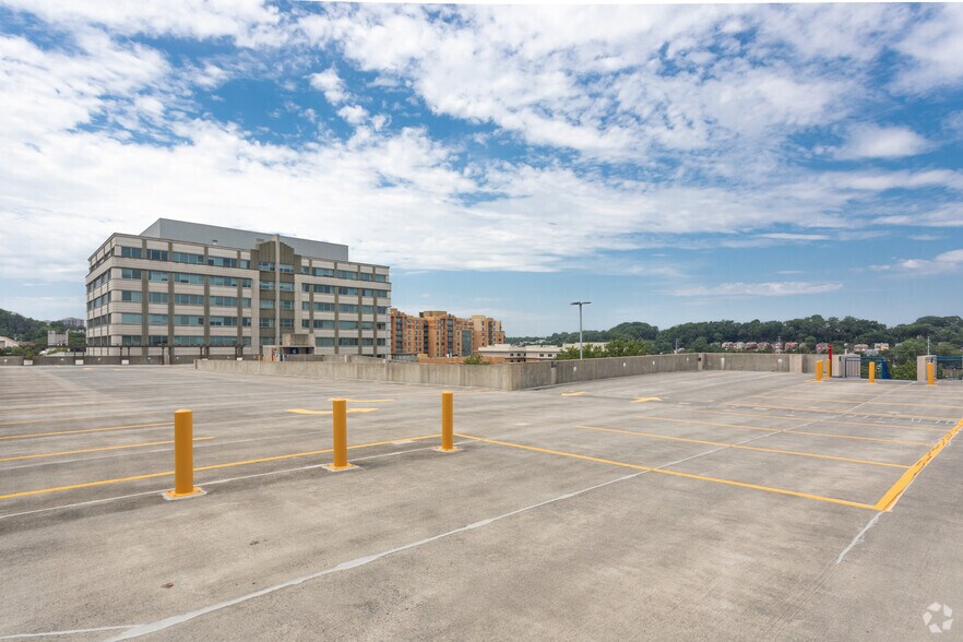More Photos Of 2900 S Quincy St, Arlington Office For Sale