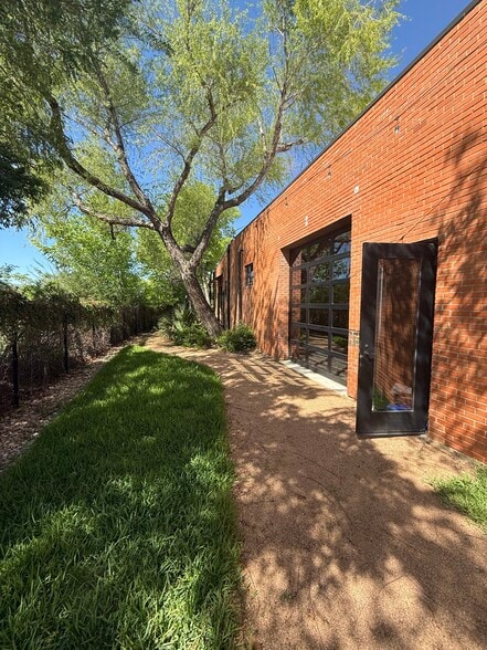More Photos Of 119-127 Manufacturing St, Dallas Unknown For Lease
