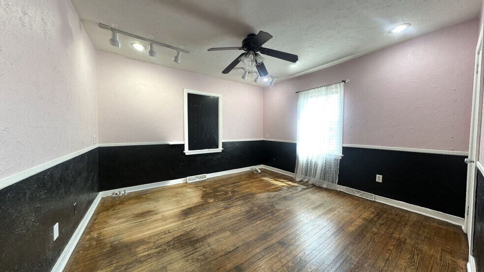 More Photos Of 118 Dingess St, Barboursville Freestanding For Sale