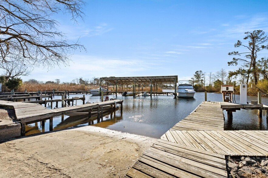 More Photos Of 159 Old Bridge St, Jacksonville Marina For Sale