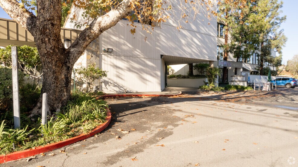 More Photos Of 20301 Ventura Blvd, Woodland Hills Medical For Lease