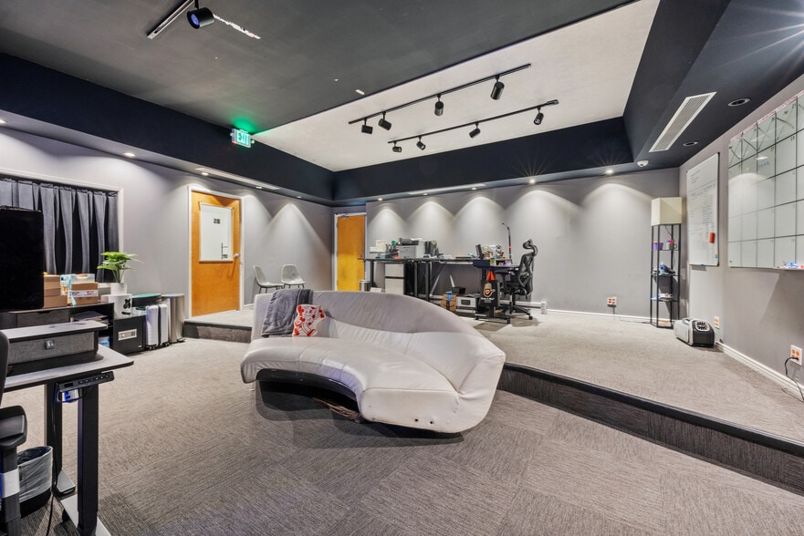 Primary Photo Of 5250 Vineland Ave, North Hollywood Loft Creative Space For Lease