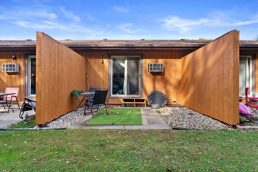 More Photos Of 643 Meadow Ln, Burlington Apartments For Sale