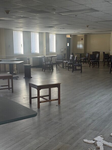 More Photos Of 241 S Chamberlain Ave, Rockwood Assisted Living For Sale