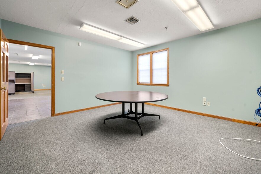 More Photos Of 4-6 Barlows Landing Rd, Pocasset Storefront Retail Office For Sale