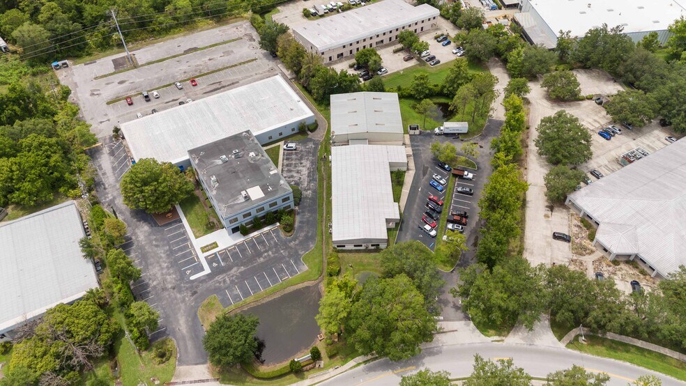 More Photos Of 1076 Florida Central Pky, Longwood Warehouse For Lease
