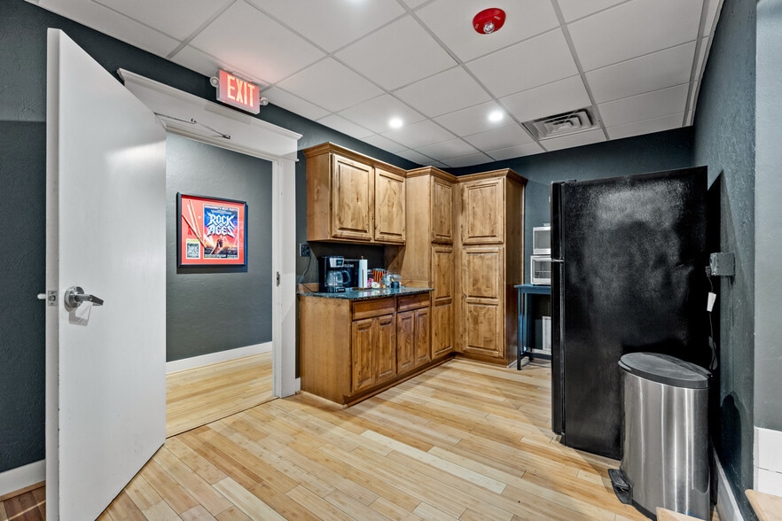 More Photos Of 2908 Epperly Dr, Del City Loft Creative Space For Sale