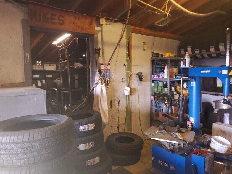More Photos Of 8899 Beekley Rd, Phelan Auto Repair For Sale
