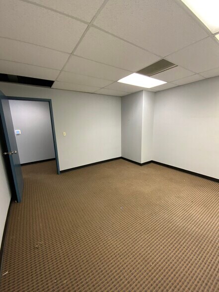 More Photos Of 2908 2nd Ave SE, Calgary Warehouse For Lease