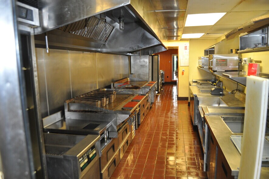 More Photos Of 7340 Fairlane Village Mall, Pottsville Freestanding For Sale