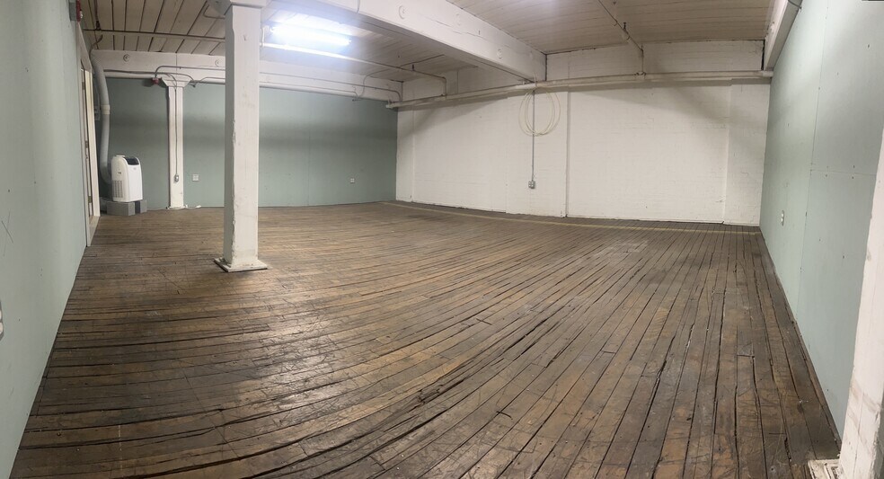 More Photos Of 50 Industrial Cir, Lincoln Manufacturing For Lease