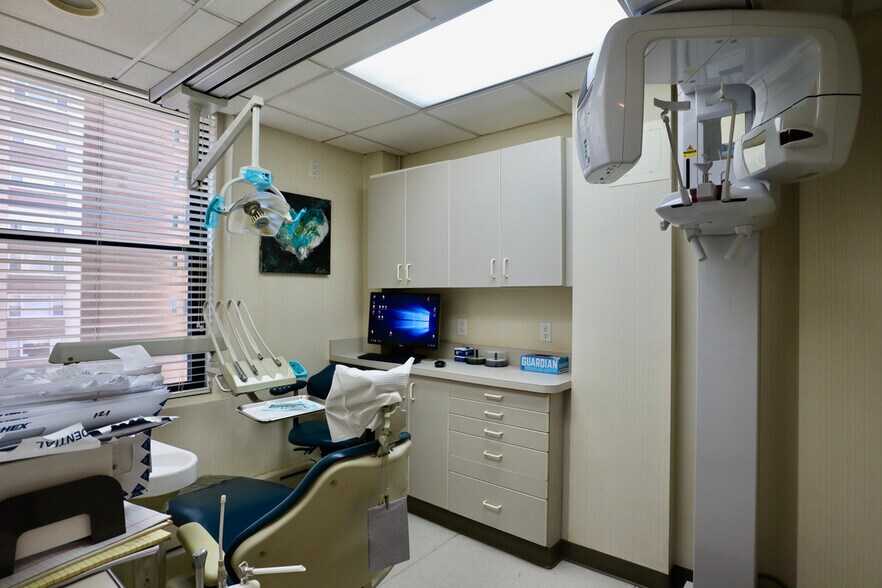 More Photos Of 121 E 60th St, New York Medical For Sale