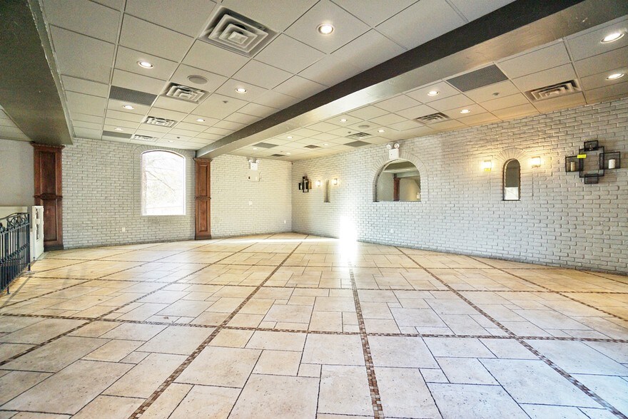 More Photos Of 35 Androvette St, Staten Island Storefront Retail Residential For Lease