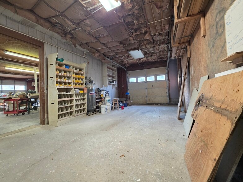 More Photos Of 2034 W 5th St, Washington Showroom For Sale