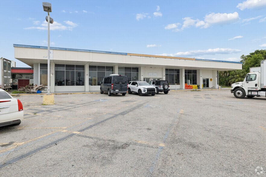 More Photos Of 7501 E 15th St, Sarasota Land For Lease