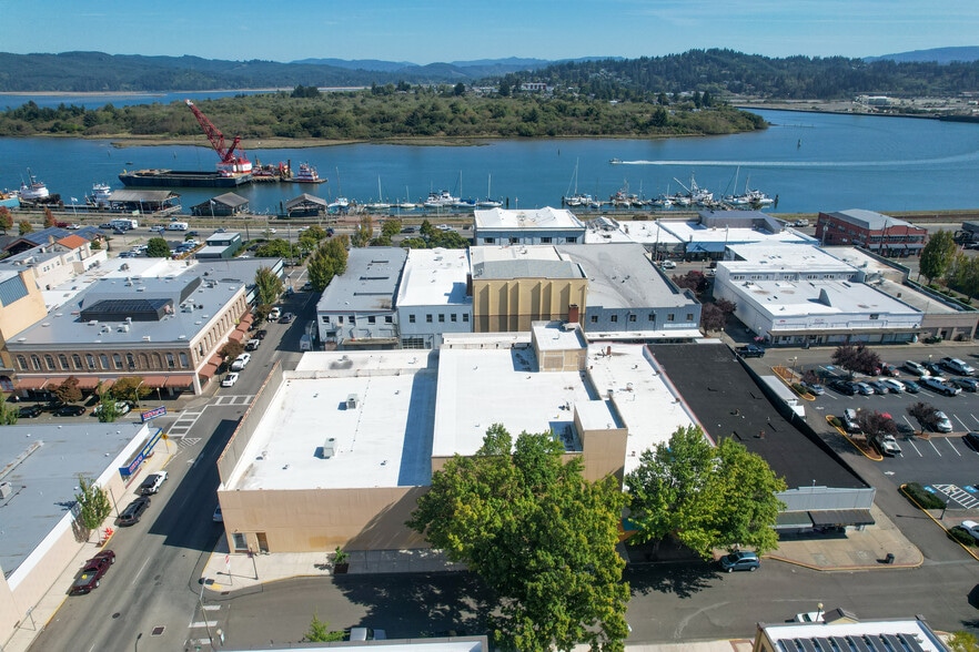 More Photos Of 181 Anderson Ave, Coos Bay Department Store For Sale