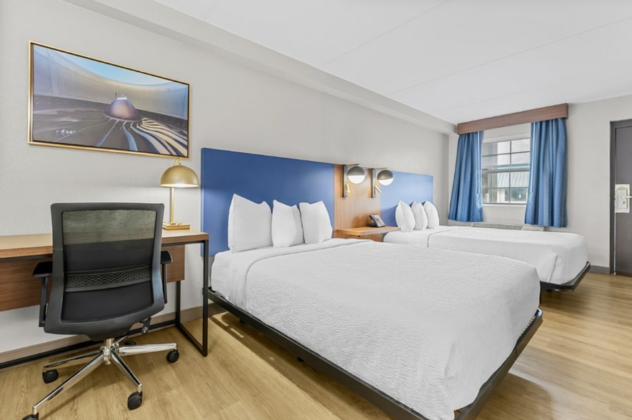 More Photos Of 4870 University Dr NW, Huntsville Hotel For Sale