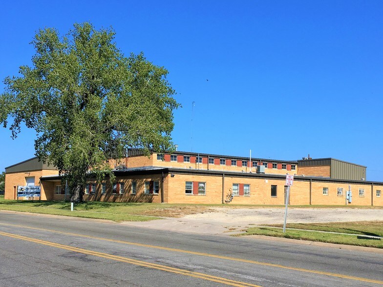 Primary Photo Of 620 N Edgemoor St, Wichita Warehouse For Sale