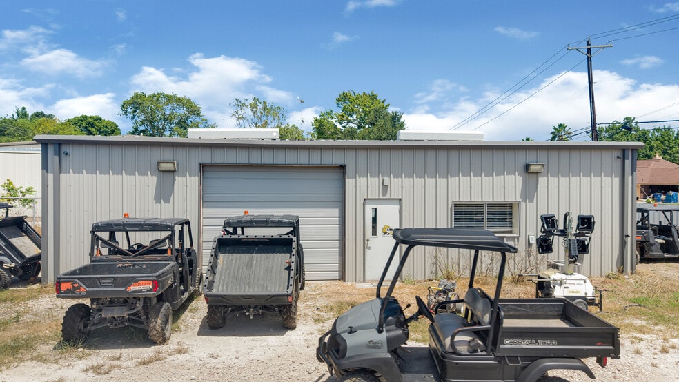 More Photos Of 201 N Walker St, Angleton Warehouse For Sale