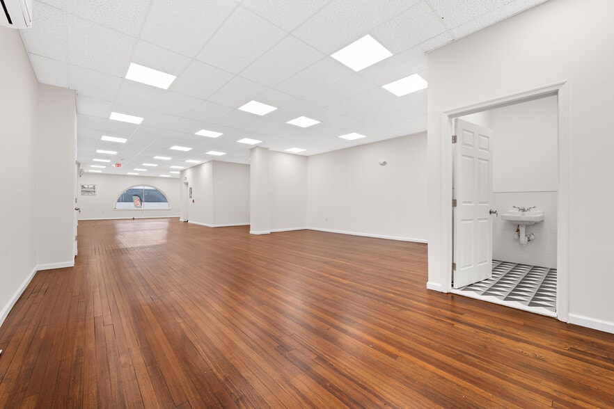 More Photos Of 48 Commerce St, Newark Office For Lease