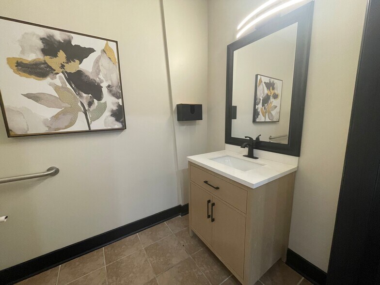 More Photos Of 8971 Daniels Center Dr, Fort Myers Medical For Lease