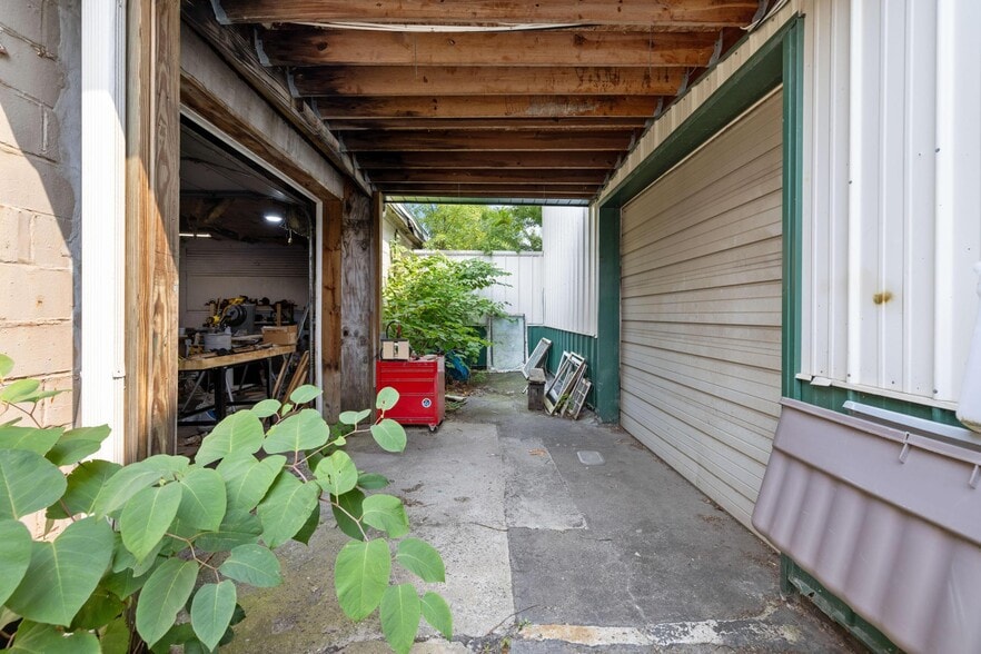 More Photos Of 26 Schmarbeck Ave, Buffalo Warehouse For Sale