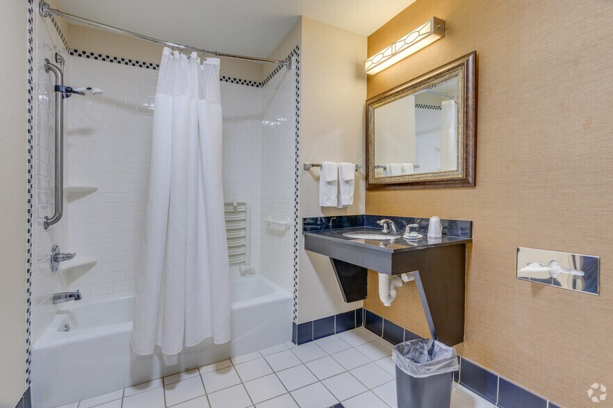 More Photos Of 1650 N 32nd St, Muskogee Hospitality For Sale