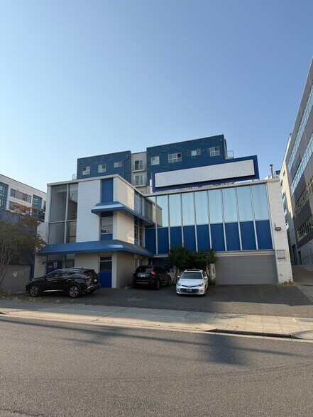 Primary Photo Of 1167 Mercer St, Seattle Showroom For Lease