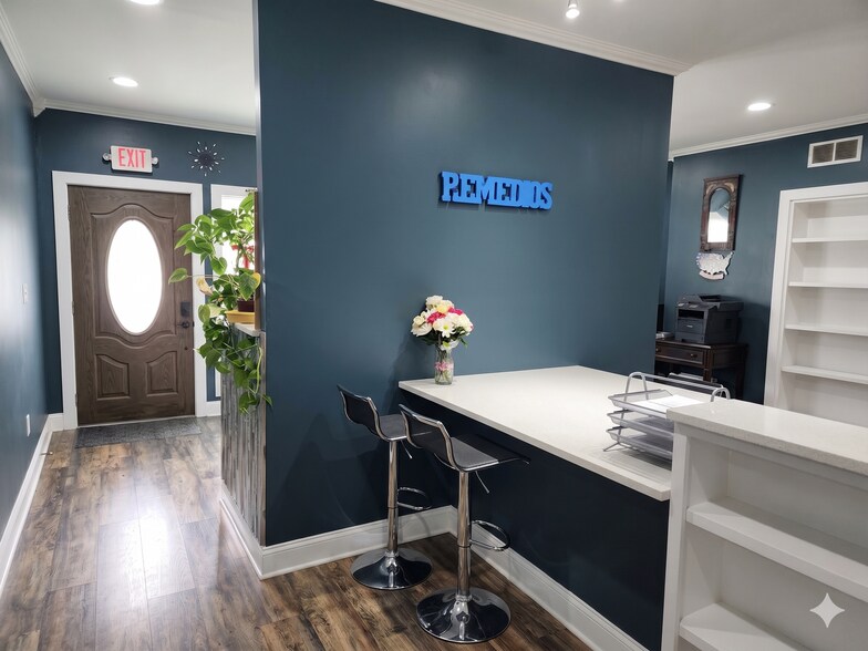 More Photos Of 308 E South St, Plano Office For Sale