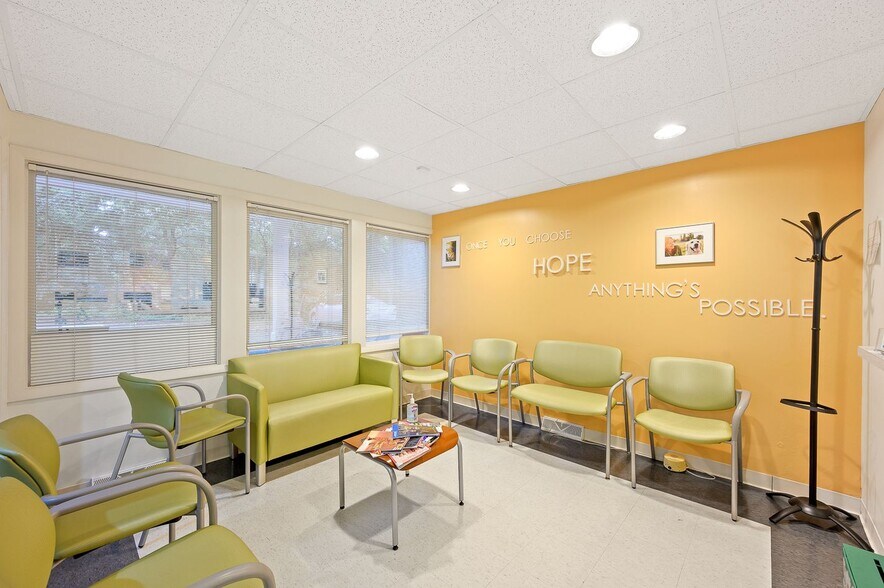 More Photos Of 71 E Hollister St, Cincinnati Medical For Lease