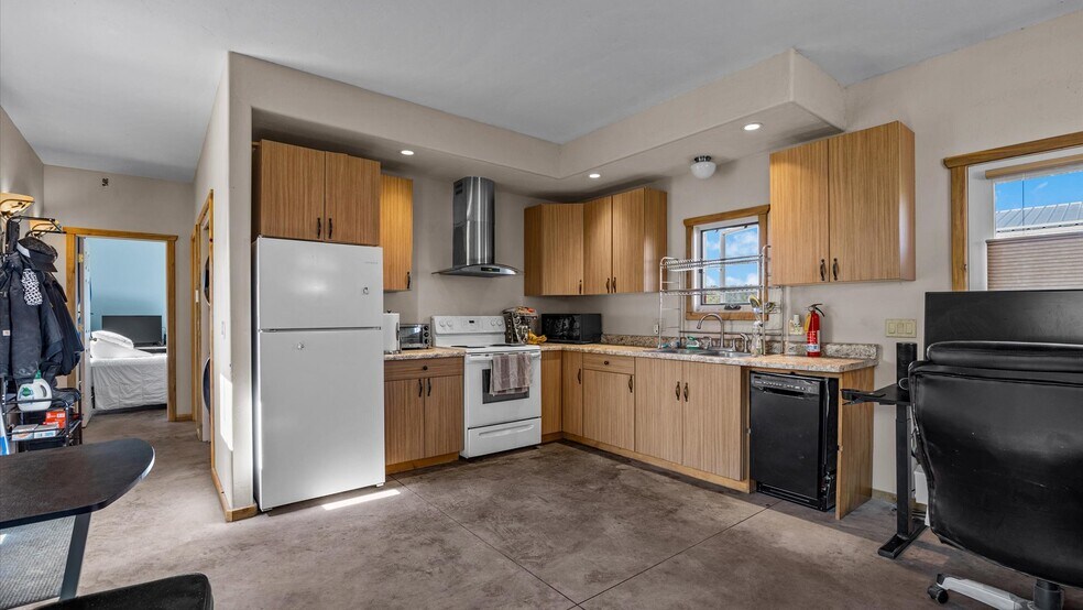 More Photos Of 41990 Cottonwood Creek Rd, Crawford Apartments For Sale