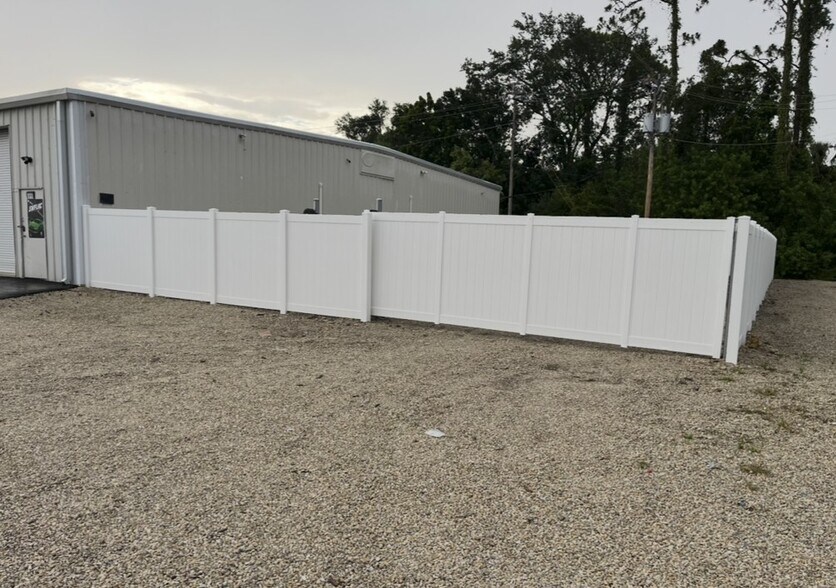 More Photos Of 8910 N Fork Dr, North Fort Myers Warehouse For Lease