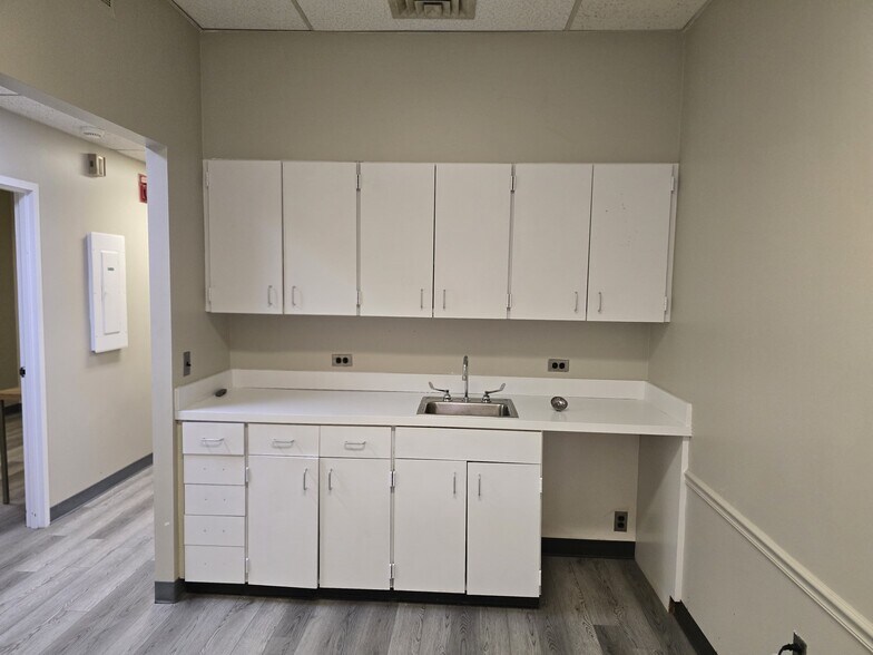 More Photos Of 2801 Island Ave, Philadelphia Medical For Lease