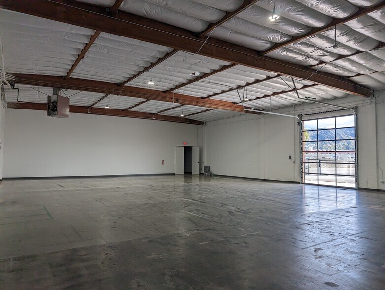More Photos Of 4100 Vanowen Pl, Burbank Warehouse For Lease