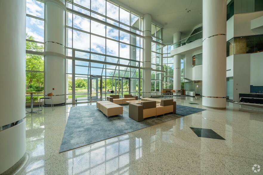 More Photos Of 605 US-169, Plymouth Medical For Lease