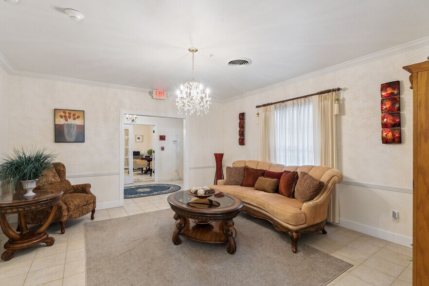 More Photos Of 27 S Center St, Eustis Assisted Living For Sale