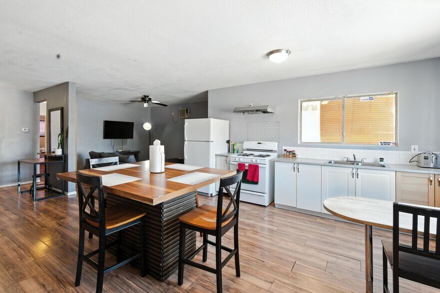 More Photos Of 5332 Beverly Blvd, Los Angeles Office Residential For Sale