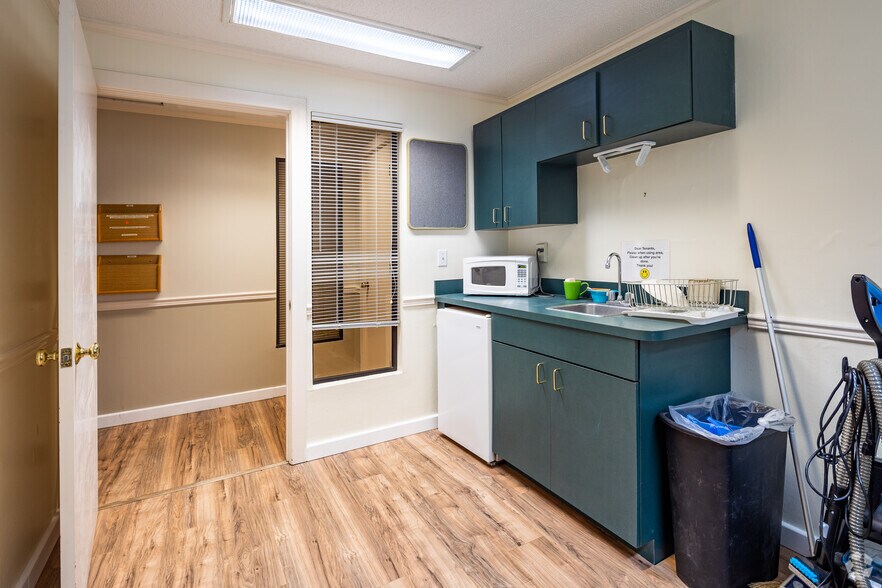 More Photos Of 13800 Park Blvd, Seminole Office For Lease