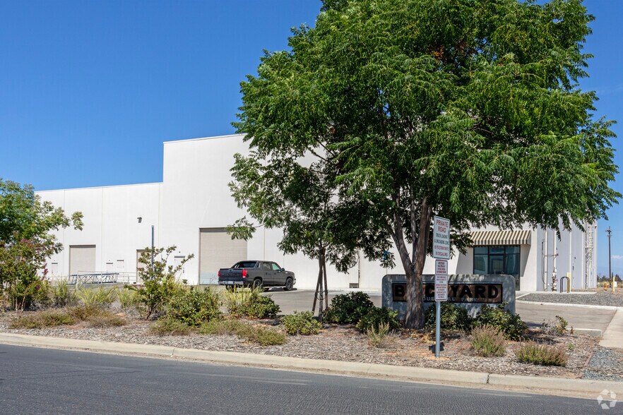 Primary Photo Of 40491 Brickyard Dr, Madera Warehouse For Lease