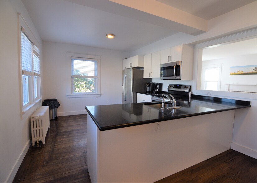 More Photos Of 460 E Main Rd, Middletown Medical For Sale