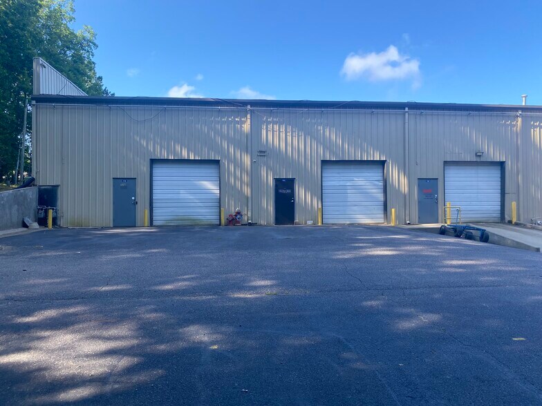 More Photos Of 3200 Glen Royal Rd, Raleigh Showroom For Lease