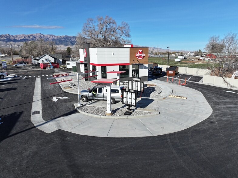 Primary Photo Of 497 E Main St, Grantsville Fast Food For Sale